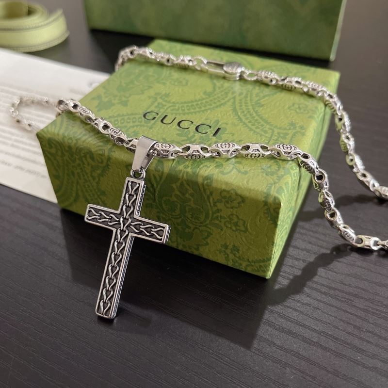 G*u*i necklaces